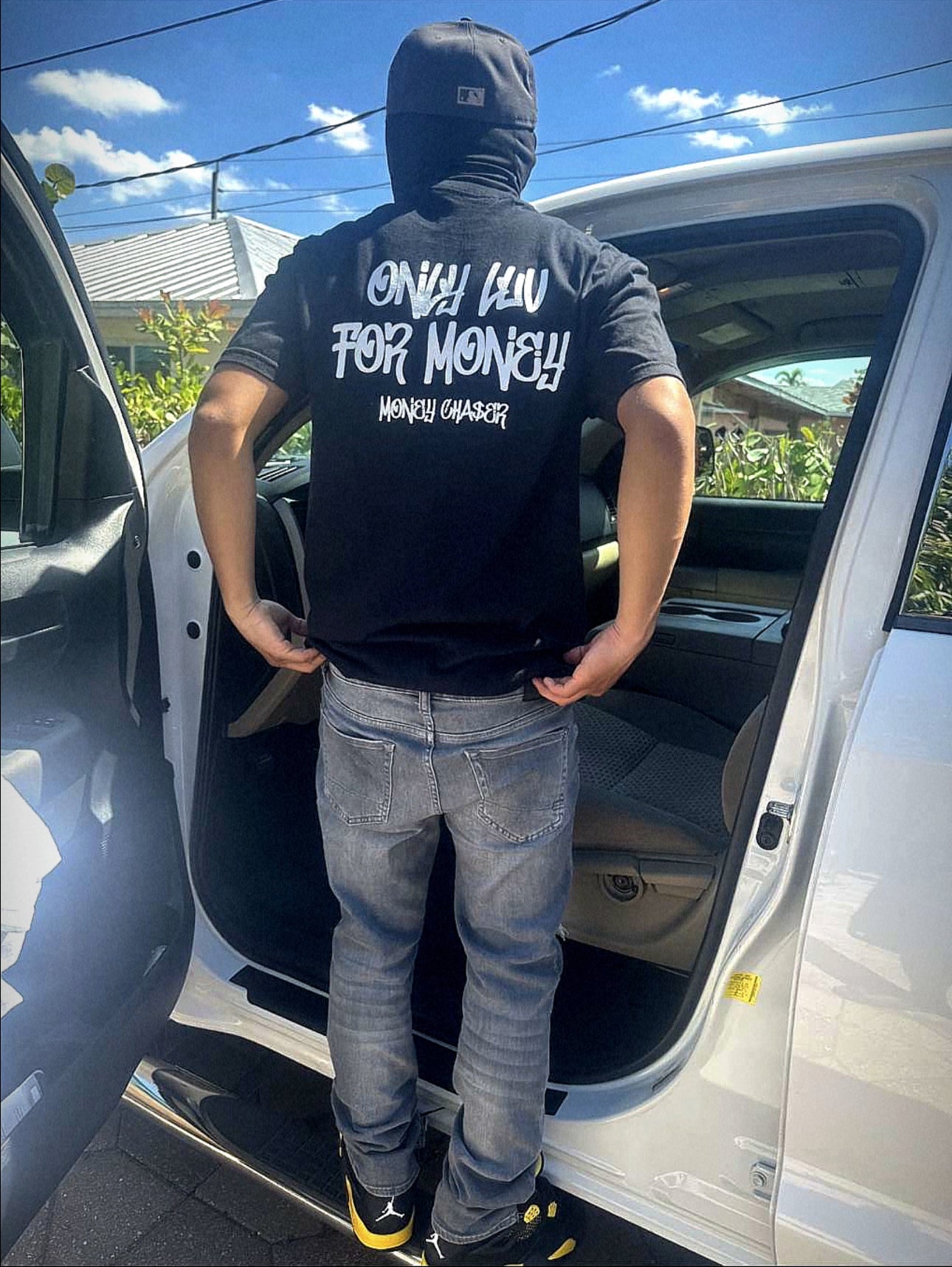 MONEY CHASER SAMLL TEXT (black)